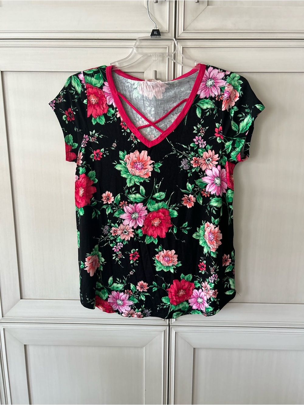 Black Floral Short Sleeve V-Neck Top with Pink Trim